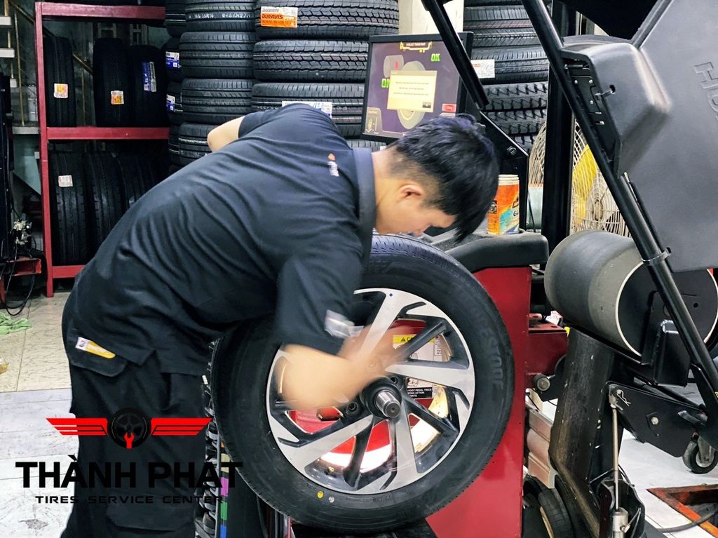Lốp BRIDGESTONE 215/60R17 [96H] Turanza T005A