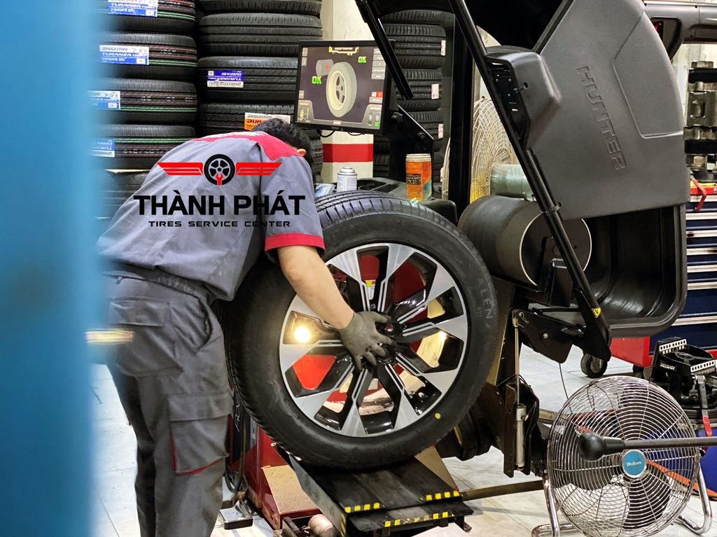 Lốp BRIDGESTONE 235/55R19 [110W] Alenza AL01 VN