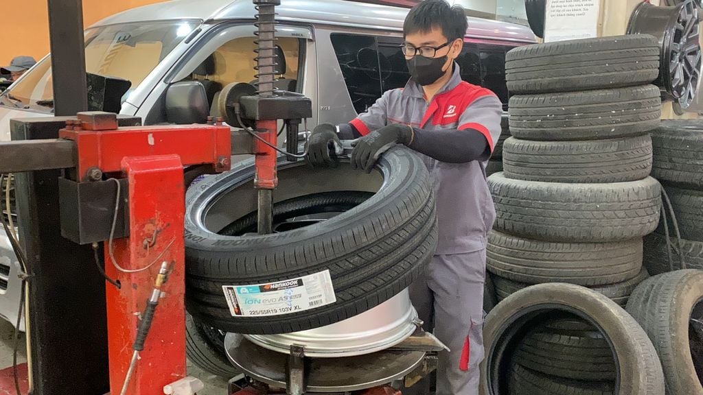 Vỏ xe Hankook 225/55R19 Ion Evol dành cho các dòng xe điện VF8