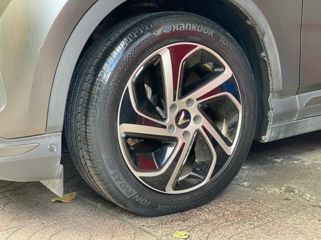 Vỏ xe Hankook 225/55R19 Ion Evol dành cho các dòng xe điện VF8