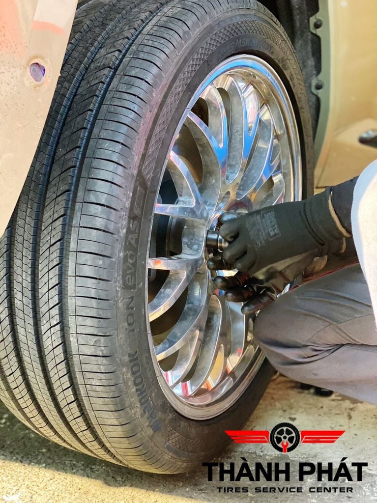 Vỏ xe Hankook 245/45R20 Ion Evol dành cho các dòng xe điện VF8 plus