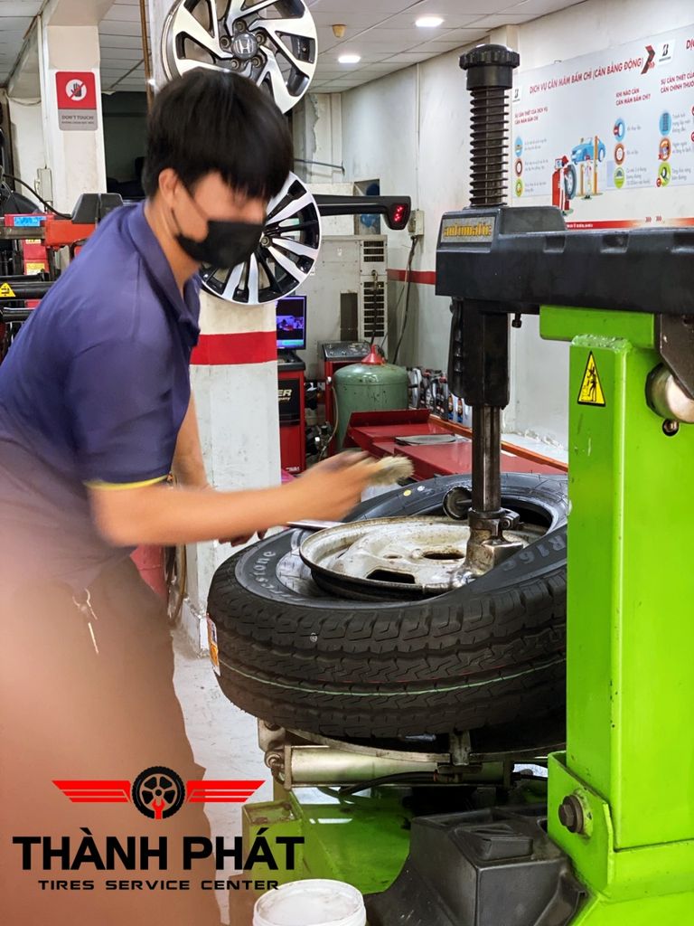 Lốp BRIDGESTONE 215/75R16 [113R] Firestone CV4000