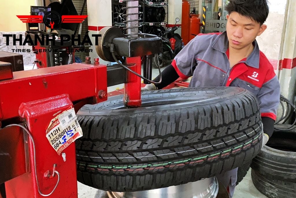 Lốp BRIDGESTONE 265/65R17 [112S] Dueler 693B ' Thái Lan '