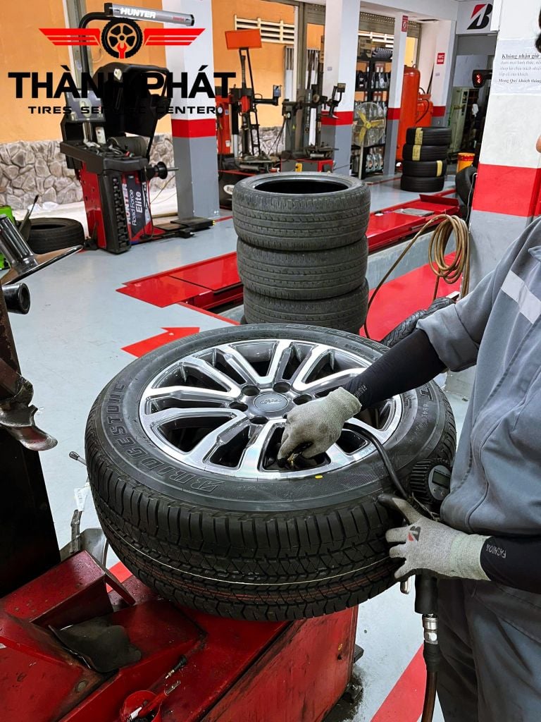 Lốp BRIDGESTONE 265/50R20 [107S] Dueler 684A