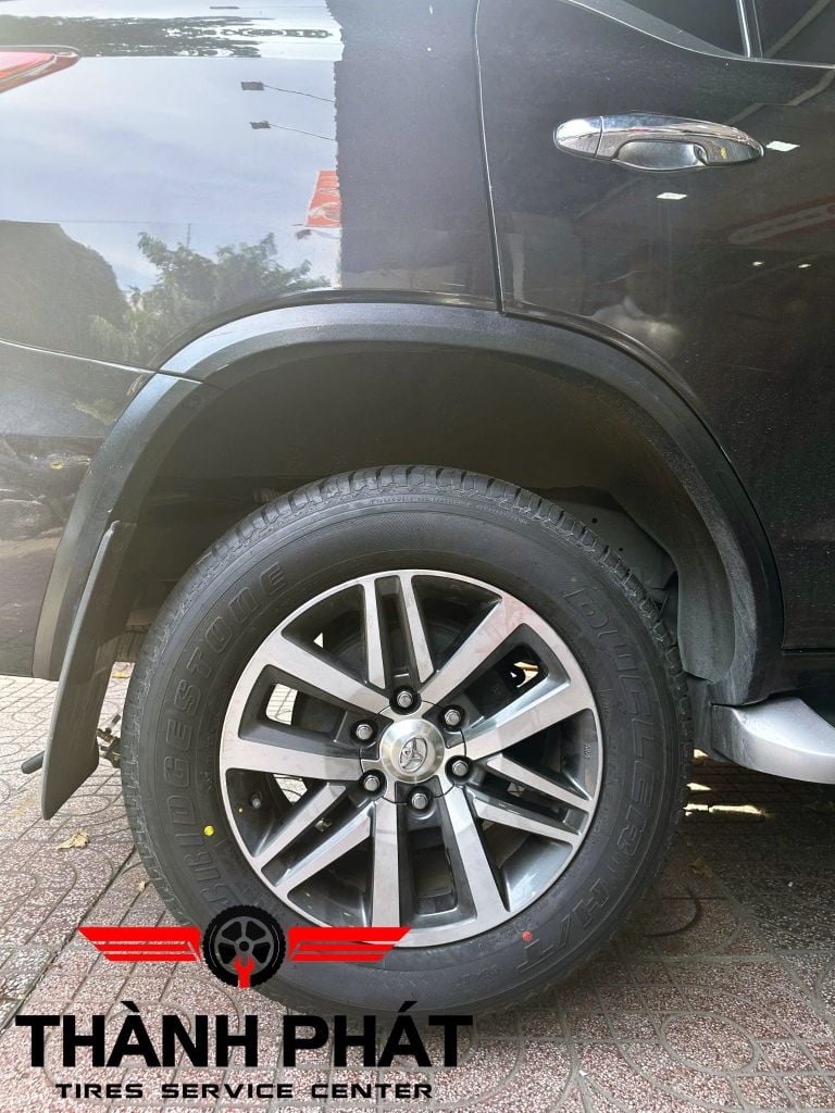Lốp BRIDGESTONE 265/60R18 [110H] Dueler 684A 'VietNam'