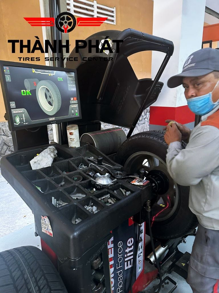 Lốp BRIDGESTONE 265/60R18 [110H] Dueler 684A 'VietNam'