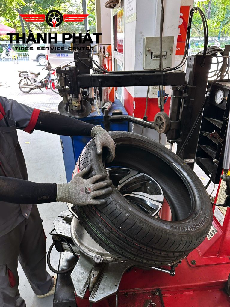 Lốp BRIDGESTONE 215/50R17 [91V] Turanza ER33
