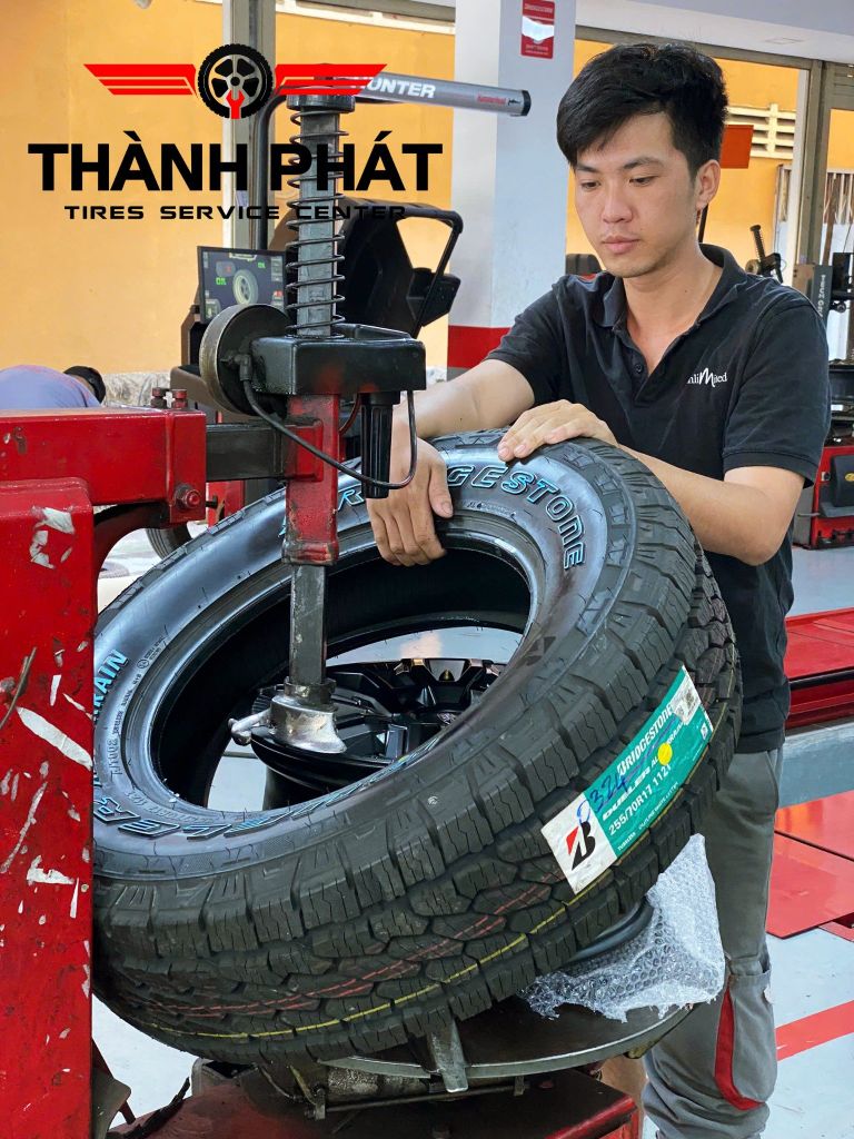 Lốp BRIDGESTONE 255/70R17 [112T] Dueler DAT2