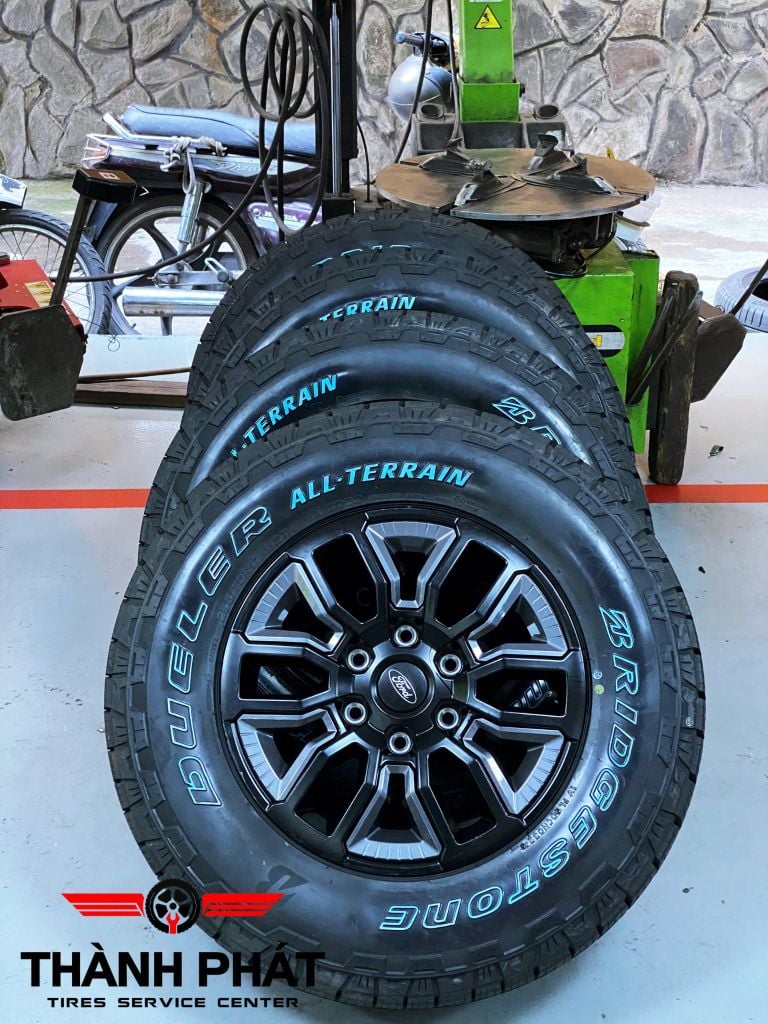 Lốp BRIDGESTONE 255/70R17 [112T] Dueler DAT2