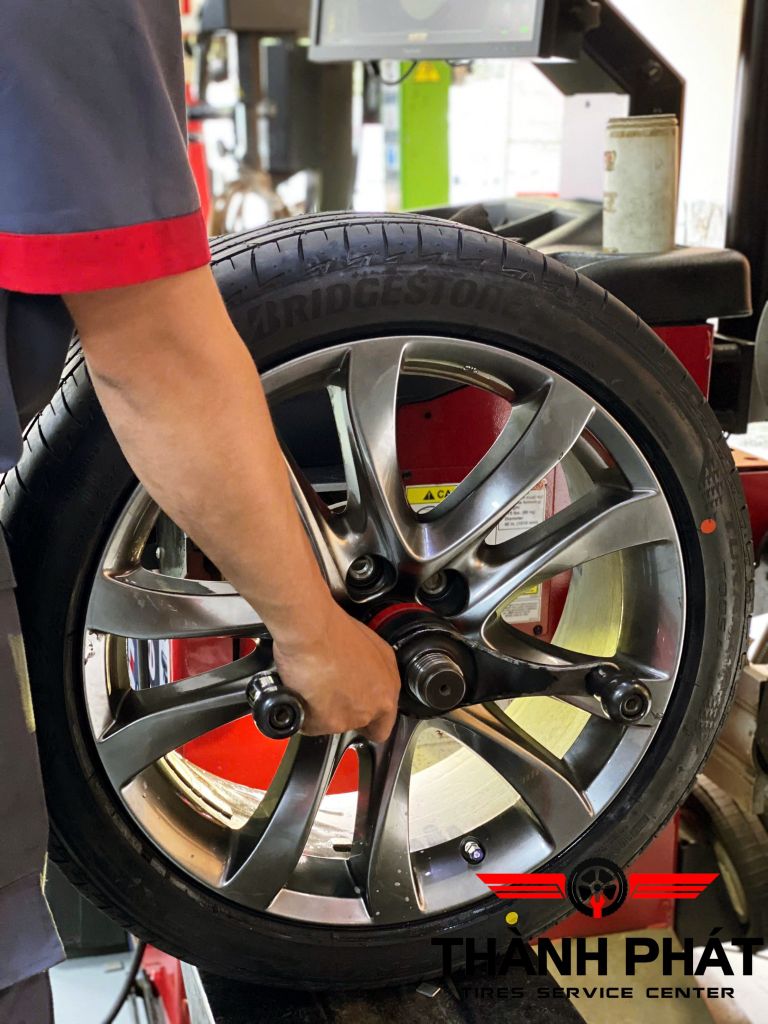Lốp BRIDGESTONE 225/45R19 [92W] Turanza T005A