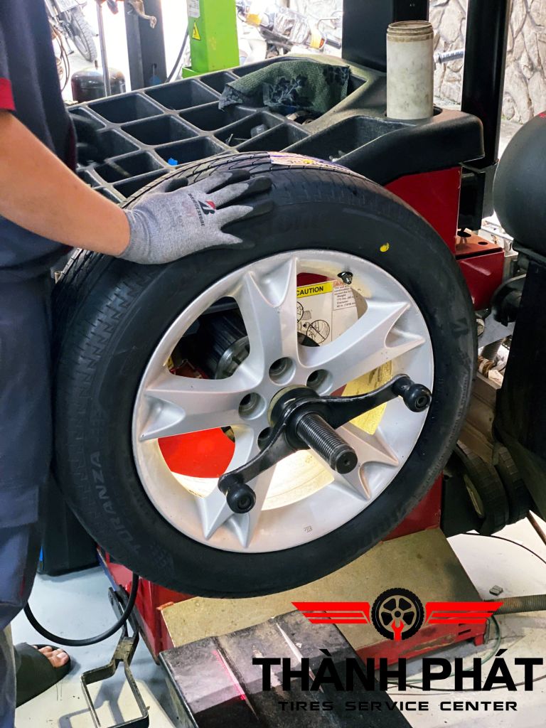 Lốp BRIDGESTONE 215/55R17 [94W] Turanza T005A