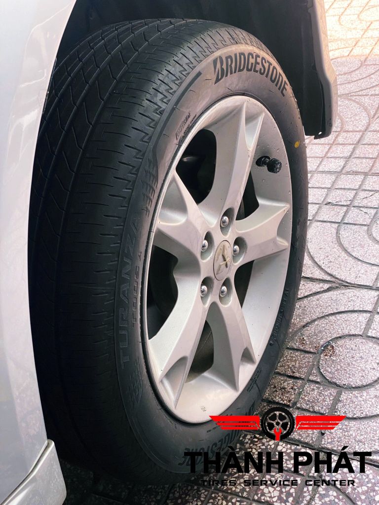 Lốp BRIDGESTONE 215/55R17 [94W] Turanza T005A