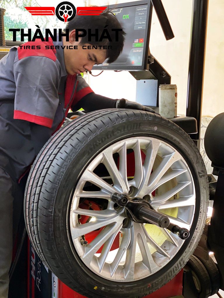 Lốp BRIDGESTONE 235/45R18 [94W] Turanza T005A