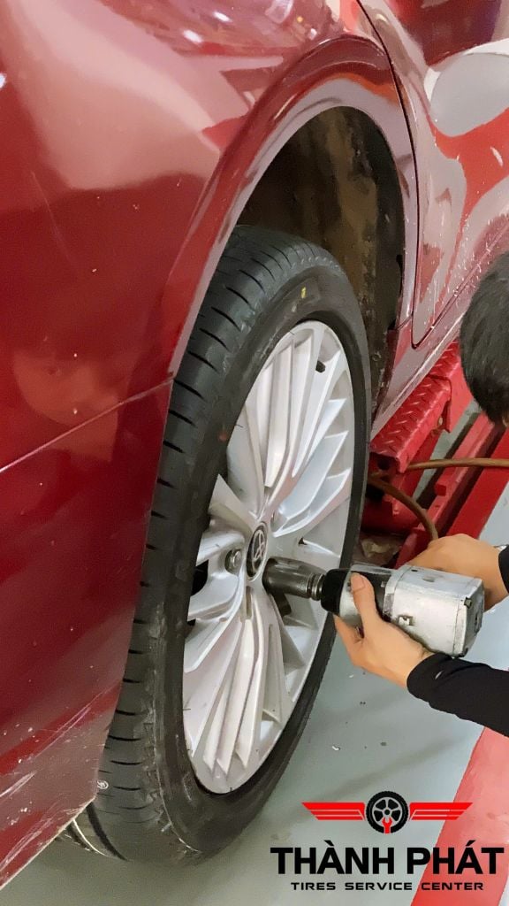 Lốp BRIDGESTONE 235/45R18 [94W] Turanza T005A