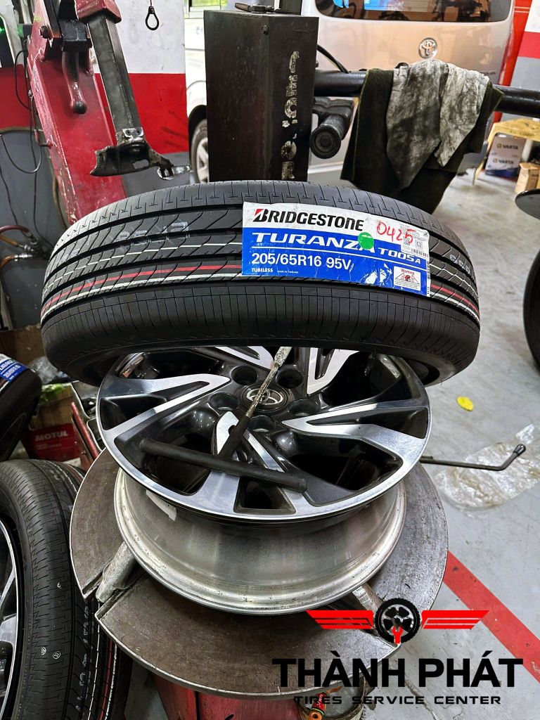 Lốp BRIDGESTONE 205/65R16 [95V] Turanza T005A