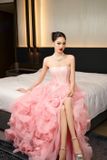  Váy hồng dài xẻ đùi đính hoa hồng dưới tà váy RITARA 