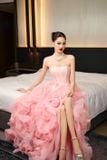  Váy đỏ dài xẻ đùi đính hoa hồng đỏ dưới tà váy RITARA 