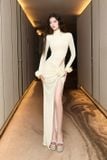  Váy trắng body tay dài cổ cao xẻ đùi GLAMDOLL 