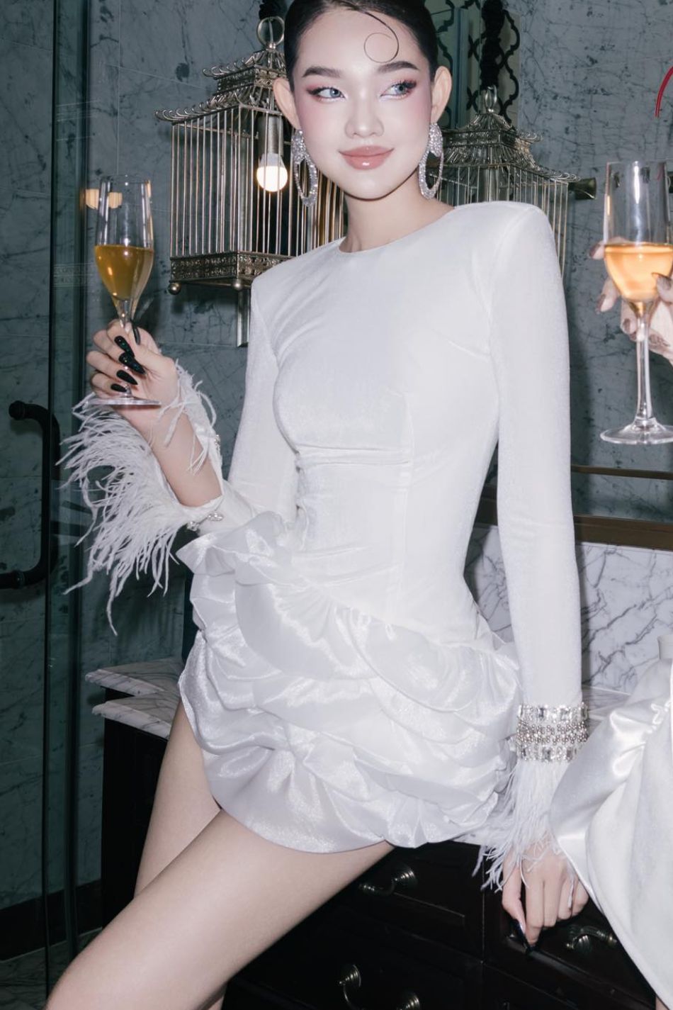  Váy trắng ngắn tay dài kết hợp lông tà bồng MAEL FEMME 