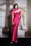  Váy body hồng hoa giữa ngực kèm choàng RARE&RATE 