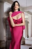  Váy body hồng hoa giữa ngực kèm choàng RARE&RATE 