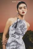  W - Áo dài trắng rồng đen cổ yếm quần đỏ KEIRA TONG 