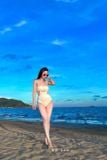  Bikini trắng 2 dây xích nhựa NG 3.5 