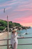 Bikini trắng kèm áo choàng lưới FANCIER 