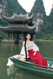  Áo dài cổ yếm tà đỏ quần trắng LINH PHUNG 