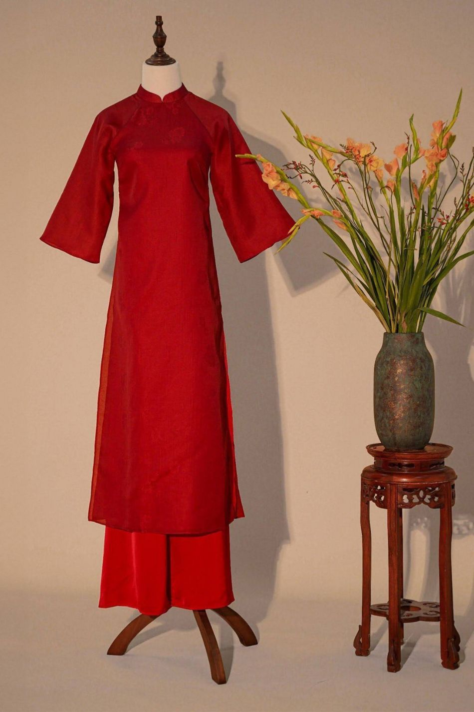  W - Áo dài đỏ đậm LALIN 