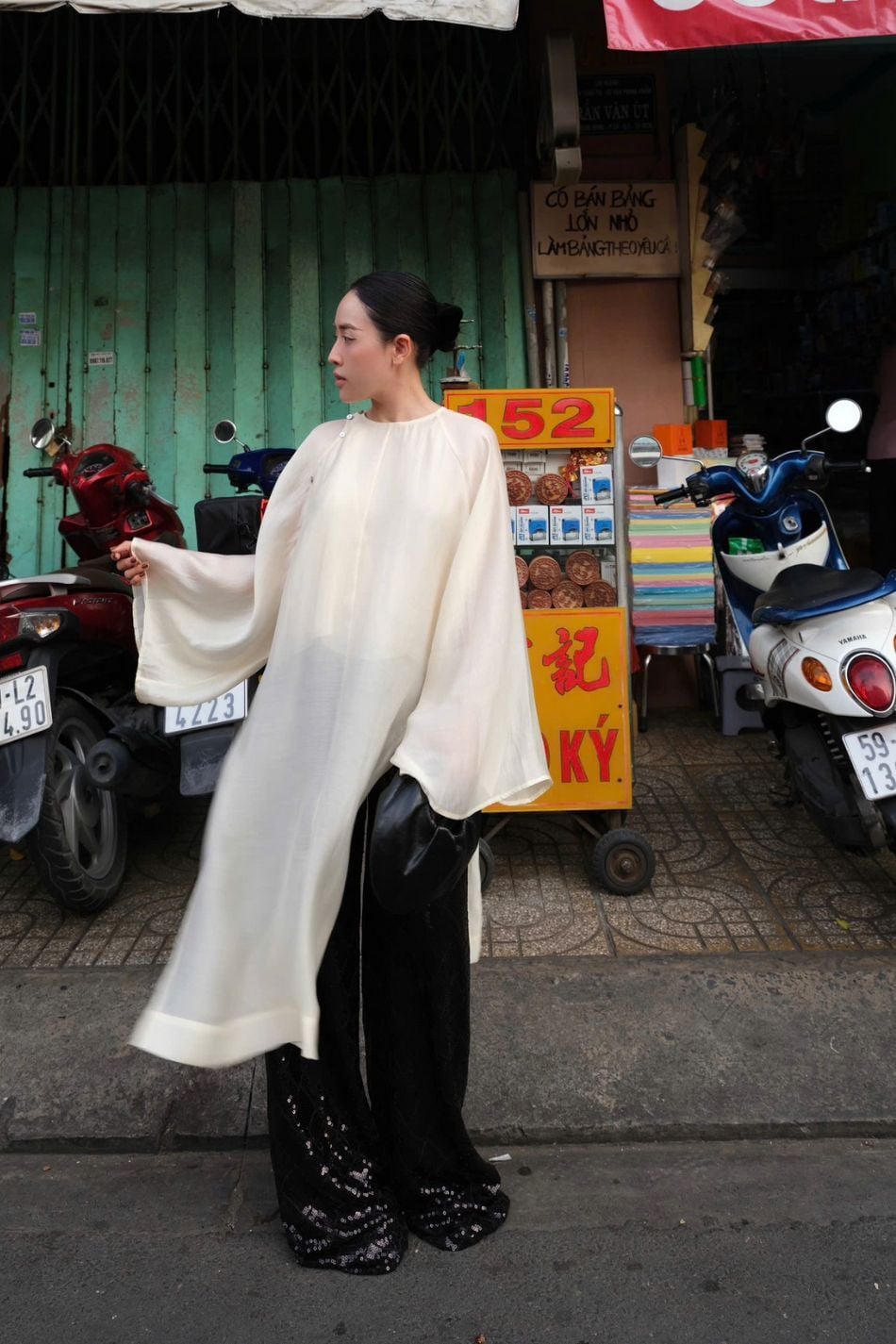  W - Áo dài trắng quần đen H2B 