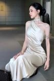  Đầm lụa kem ôm cổ yếm KISSERINE 