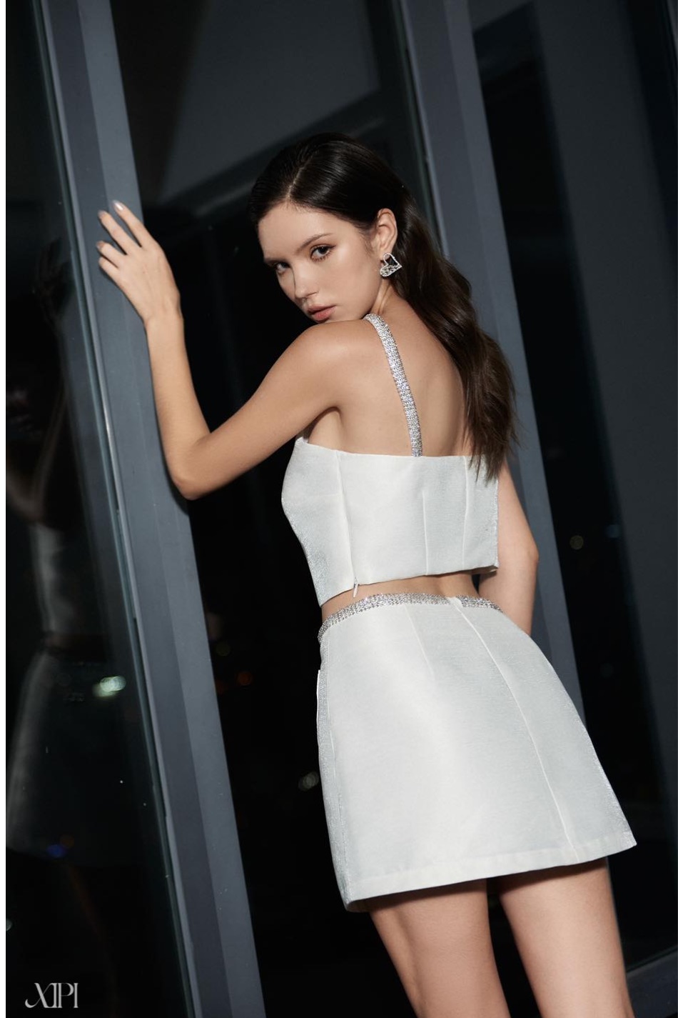 Set chân váy áo croptop trắng xinh thiết kế cao cấp thời trang áo cổ vest  tay ngắn khoe eo hợp đi chơi đi tiệc có lót quần trong Lux W |