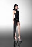  Váy đen lấp lánh cổ yếm tà dài GLAMDOLL 