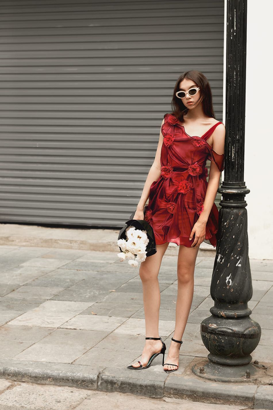  Vay đỏ ngắn đính hoa hồng MUST HAVE 