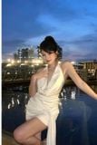 Váy lụa trắng cổ khoét sâu AYSERKRIS 