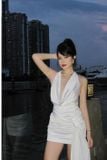  Váy lụa trắng cổ khoét sâu AYSERKRIS 