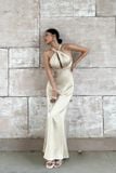  Đầm lụa kem dài cổ yếm xẻ ngực KISSERINE 