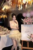  Set áo cúp ngực hoa nổi và chân váy tầng chéo LEGER 
