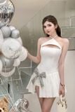  Váy trắng ngắn đính nơ xám bên hông cổ yếm khoét ngực BY JENNY 