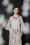  Áo dài trắng thêu chim tay cánh dơi và quần trắng LALIN 
