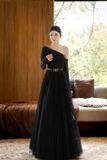  Set áo tay dài 1 bên vai kèm chân váy đen dài kết hợp thắt lưng DARLING DIVA 