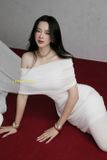  Set trắng áo thun bẹt vai tay dài kèm chân váy xẻ LANEJT 