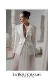  Áo vest trắng hoa cài DZUNGBIEZ 