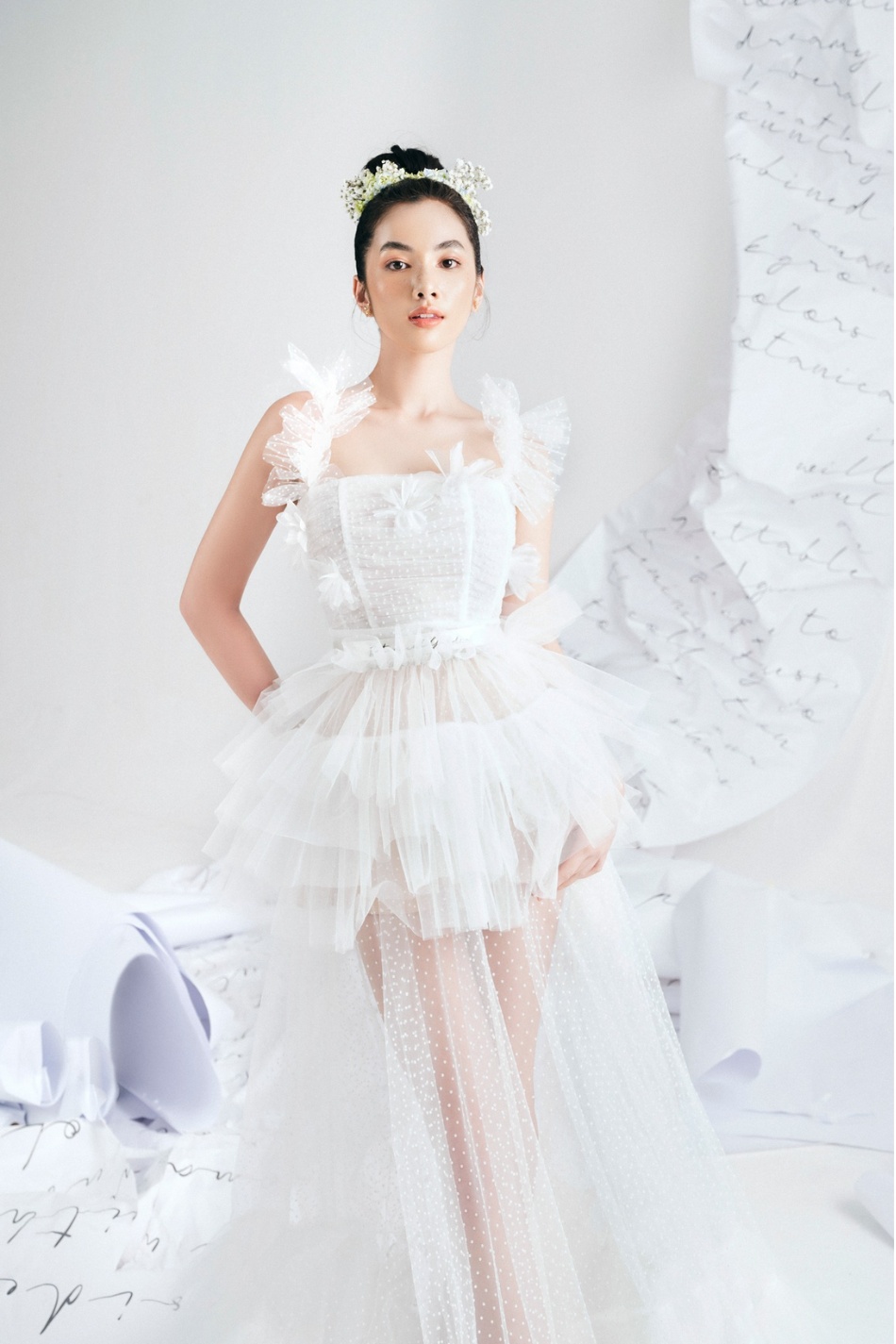 Hương Giang diện váy body cũng chặt đẹp công chúa Ngọc Trinh - 2sao