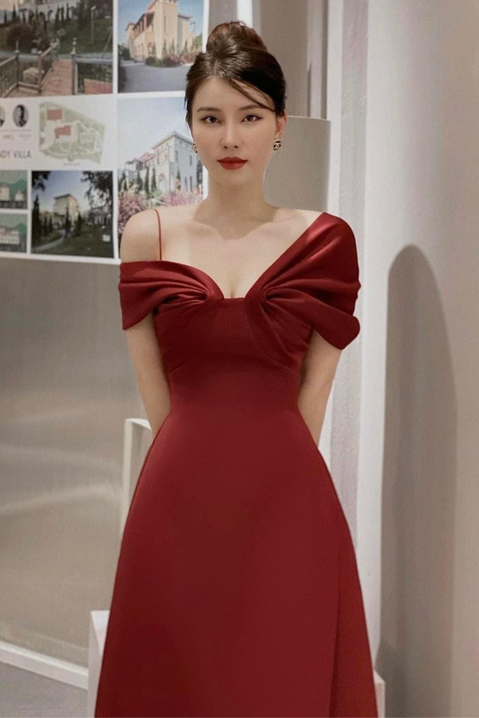  Váy đỏ lệch một bên xếp ly vai CHATS 