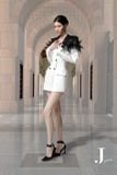  Váy vest trắng vai phối lông đen JADEITE TH 