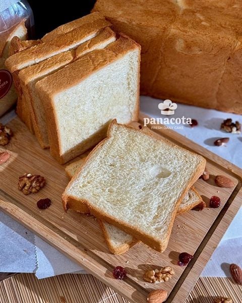 BÁNH MÌ GỐI BƠ SỮA