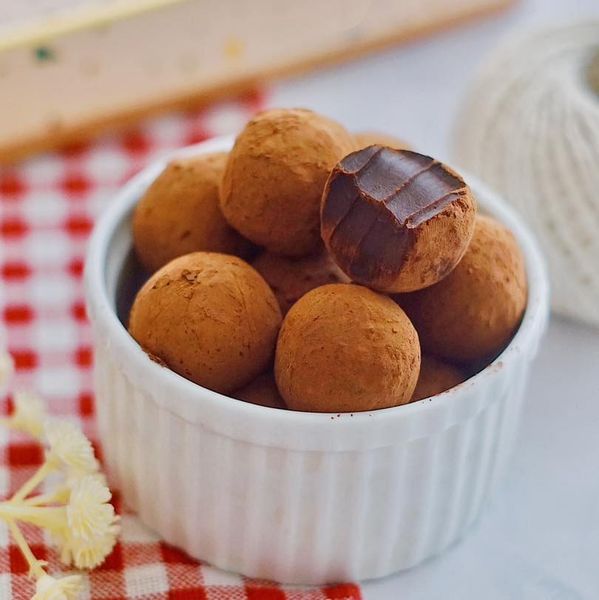 CHOCOLATE TRUFFLE (12v)