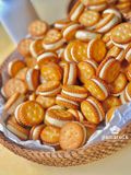 BÁNH QUY MẶN KẸP NOUGAT VỊ SỮA